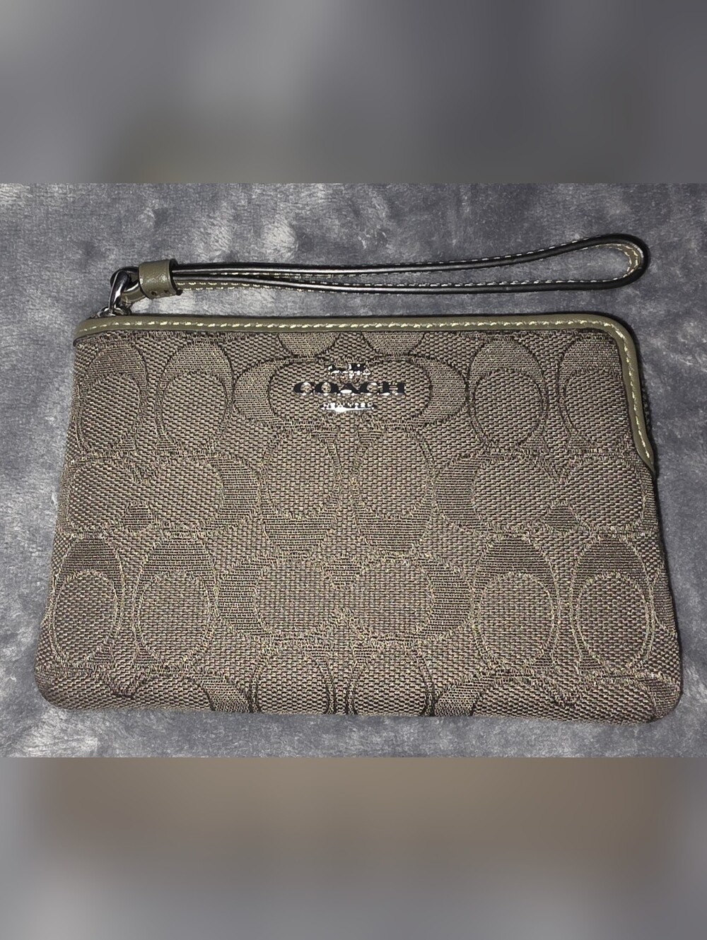 COACH Signature Canvas Corner Zip Wristlet in Grey/Green